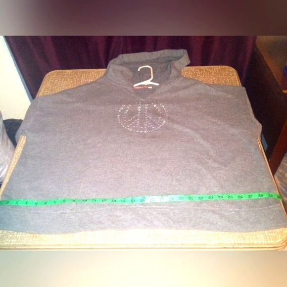 Women's Gray3X Hoodie With Rhinestone Peace Sign Measurements are in the picture - Picture 4 of 5
